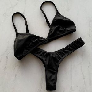 Coulbourne black bikini top🖤